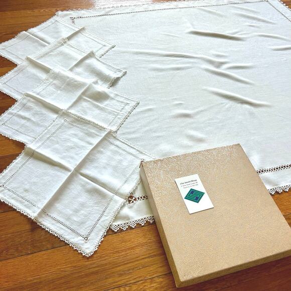 Vintage Irish Linen Tablecloth & Napkins with Crochet Lace Border - Picture 6 of 16